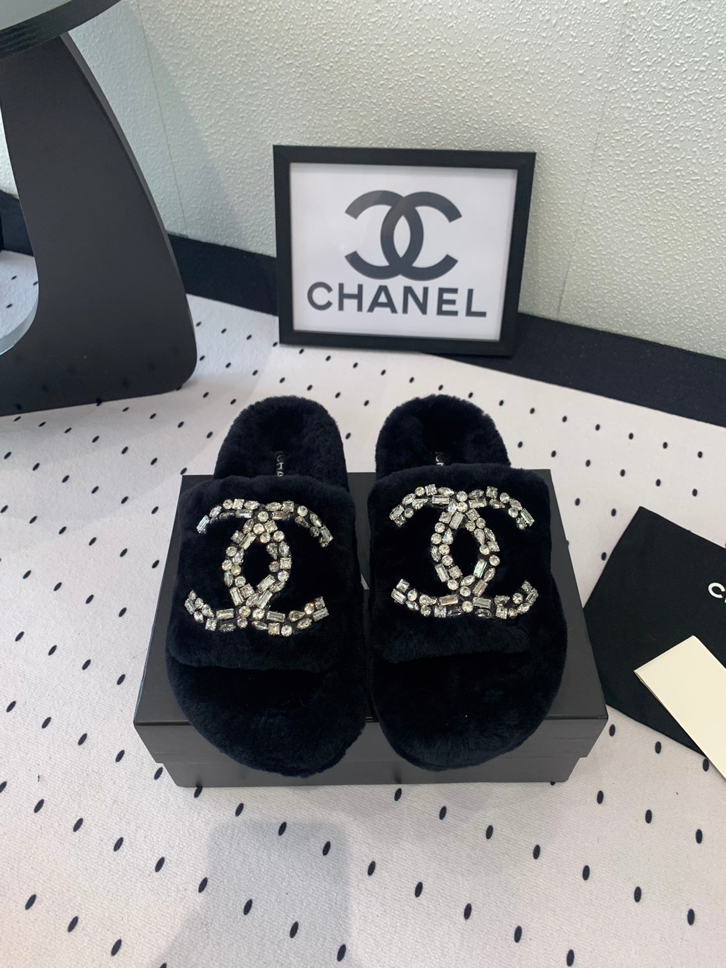CHANEL THICK-SOLED SLIPPERS IN BLACK SHEEP WOOL
