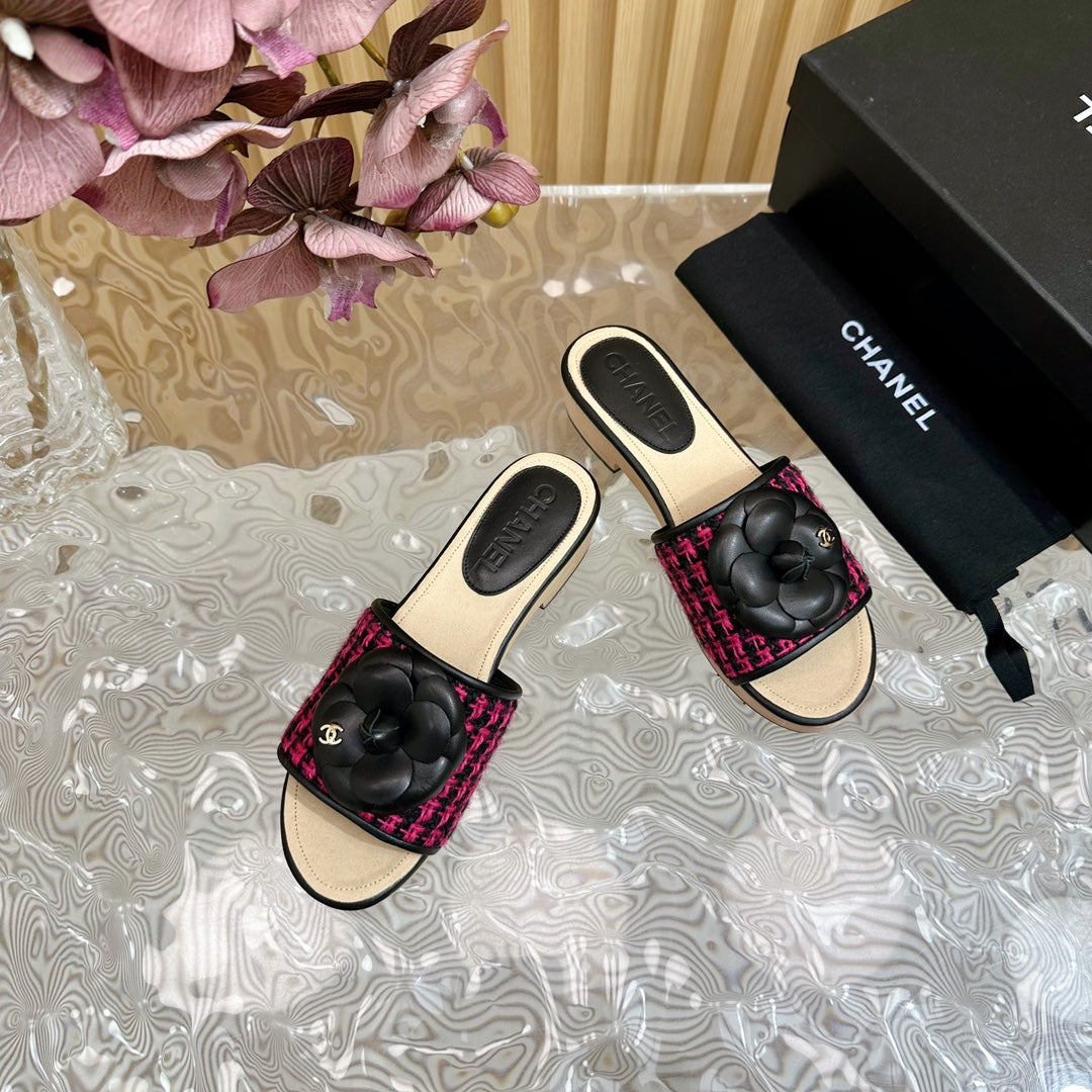 CHANEL PLATFORM SLIPPERS WITH FLOWER IN BARBIE PINK MIX BLACK LAMBSKIN