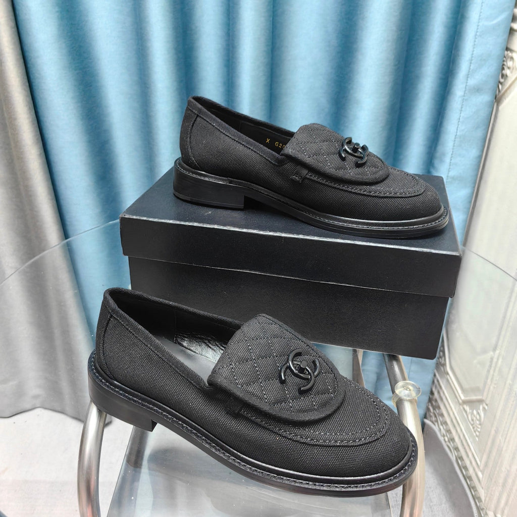 CHANEL MOASINS BLACK QUILTED LAMBSKIN