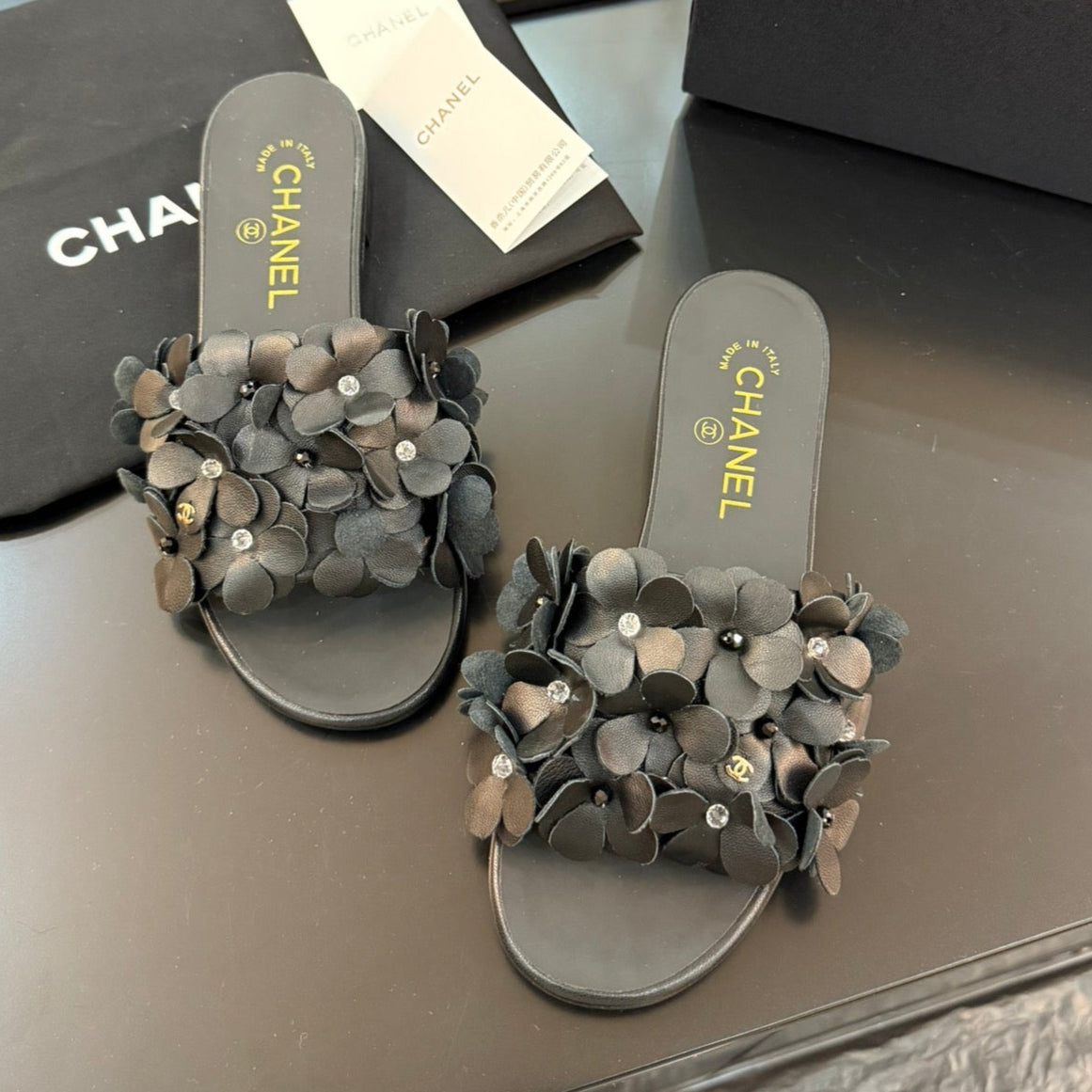 CHANEL FLAT MULE 15 MM IN BLACK CALFSKIN